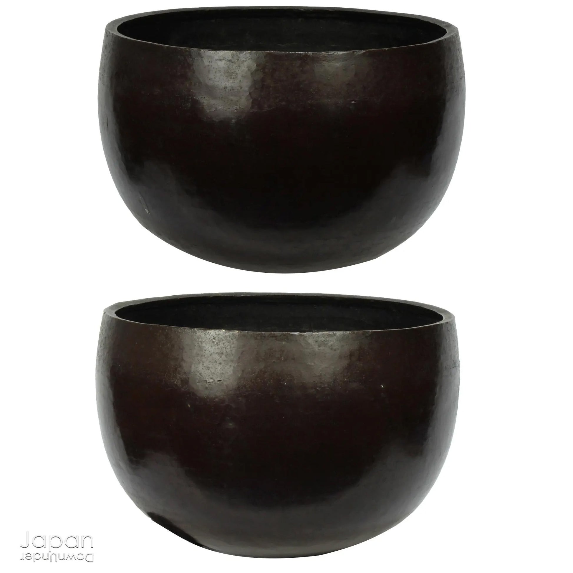 Bring the tranquility of a Buddhist temple into your home with this exquisite large vintage orin resting on a luxurious brocade cushion atop a striking red lacquer stand. Perfect for meditation, yoga and relaxation routines, it creates a peaceful ambiance that will elevate your home or studio. 