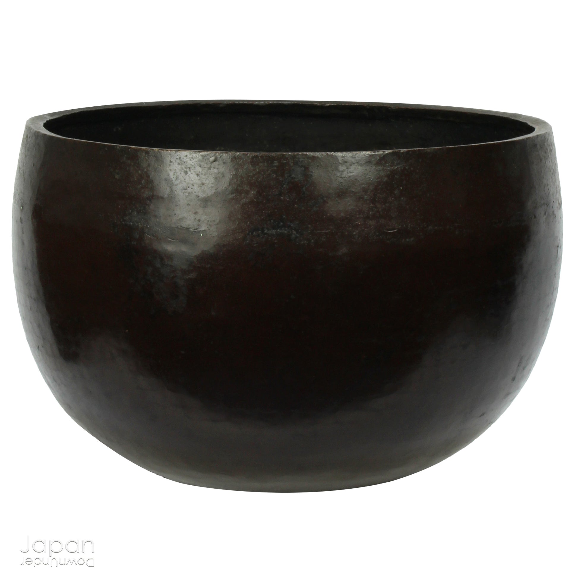 Bring the tranquility of a Buddhist temple into your home with this exquisite large vintage orin resting on a luxurious brocade cushion atop a striking red lacquer stand. Perfect for meditation, yoga and relaxation routines, it creates a peaceful ambiance that will elevate your home or studio. 