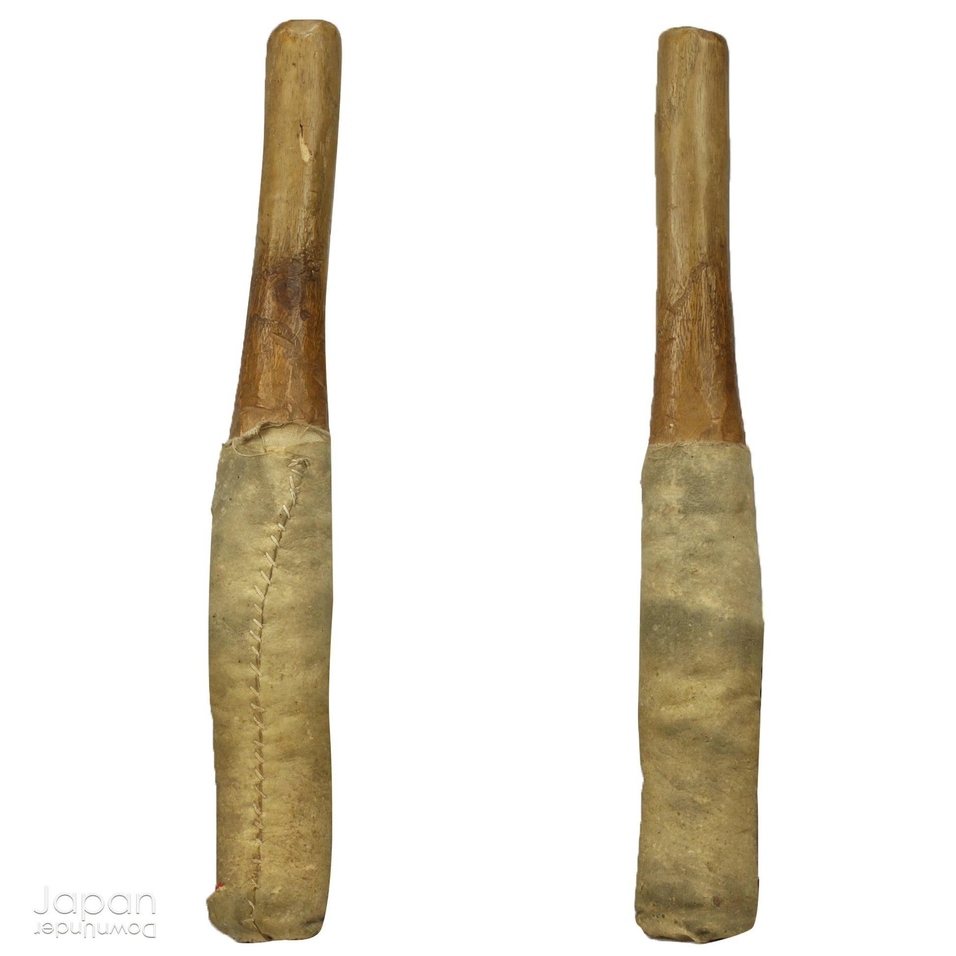 Bring the tranquility of a Buddhist temple into your home with this exquisite large vintage orin resting on a luxurious brocade cushion atop a striking red lacquer stand. Perfect for meditation, yoga and relaxation routines, it creates a peaceful ambiance that will elevate your home or studio. 