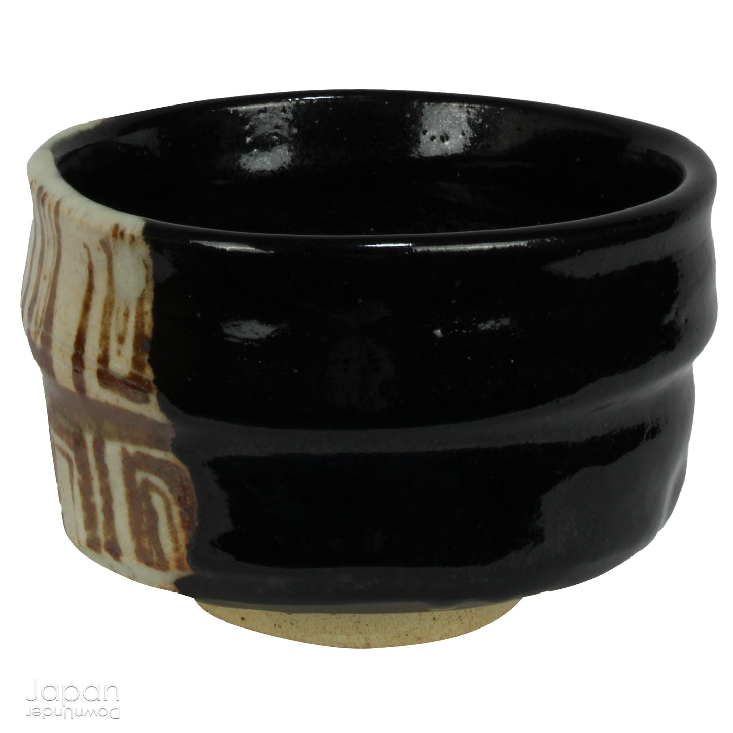 Experience the perfect blend of tradition and modernity with this stunning black Oribe matcha tea bowl. Crafted by the talented artist Yoshiyuki Sone, this unique piece boasts a contemporary design with a striking brown and beige geometric accent that adds a touch of sophistication to any tea ceremony.
The glossy black glaze of the bowl, paired with a minimalistic rectangular design, creates a striking contrast against the vibrant green matcha, making each sip feel even more special. True to the Oribe styl