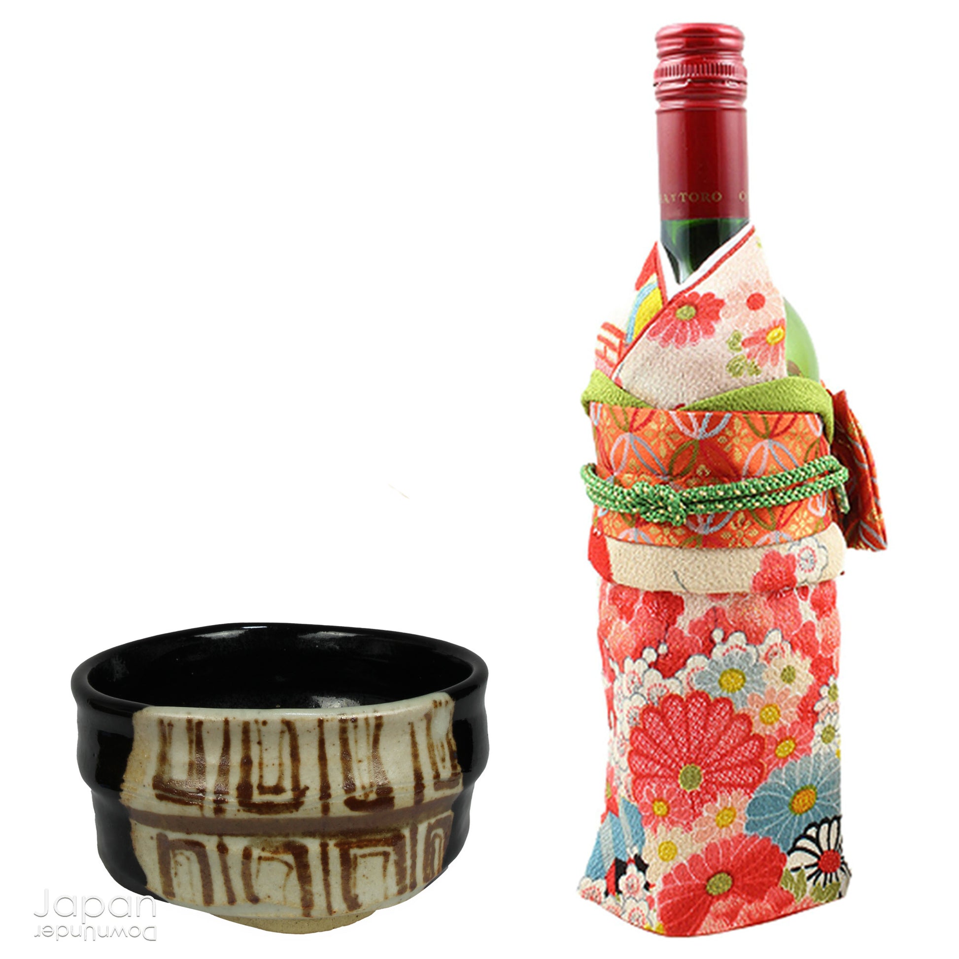 Experience the perfect blend of tradition and modernity with this stunning black Oribe matcha tea bowl. Crafted by the talented artist Yoshiyuki Sone, this unique piece boasts a contemporary design with a striking brown and beige geometric accent that adds a touch of sophistication to any tea ceremony.
The glossy black glaze of the bowl, paired with a minimalistic rectangular design, creates a striking contrast against the vibrant green matcha, making each sip feel even more special. True to the Oribe styl