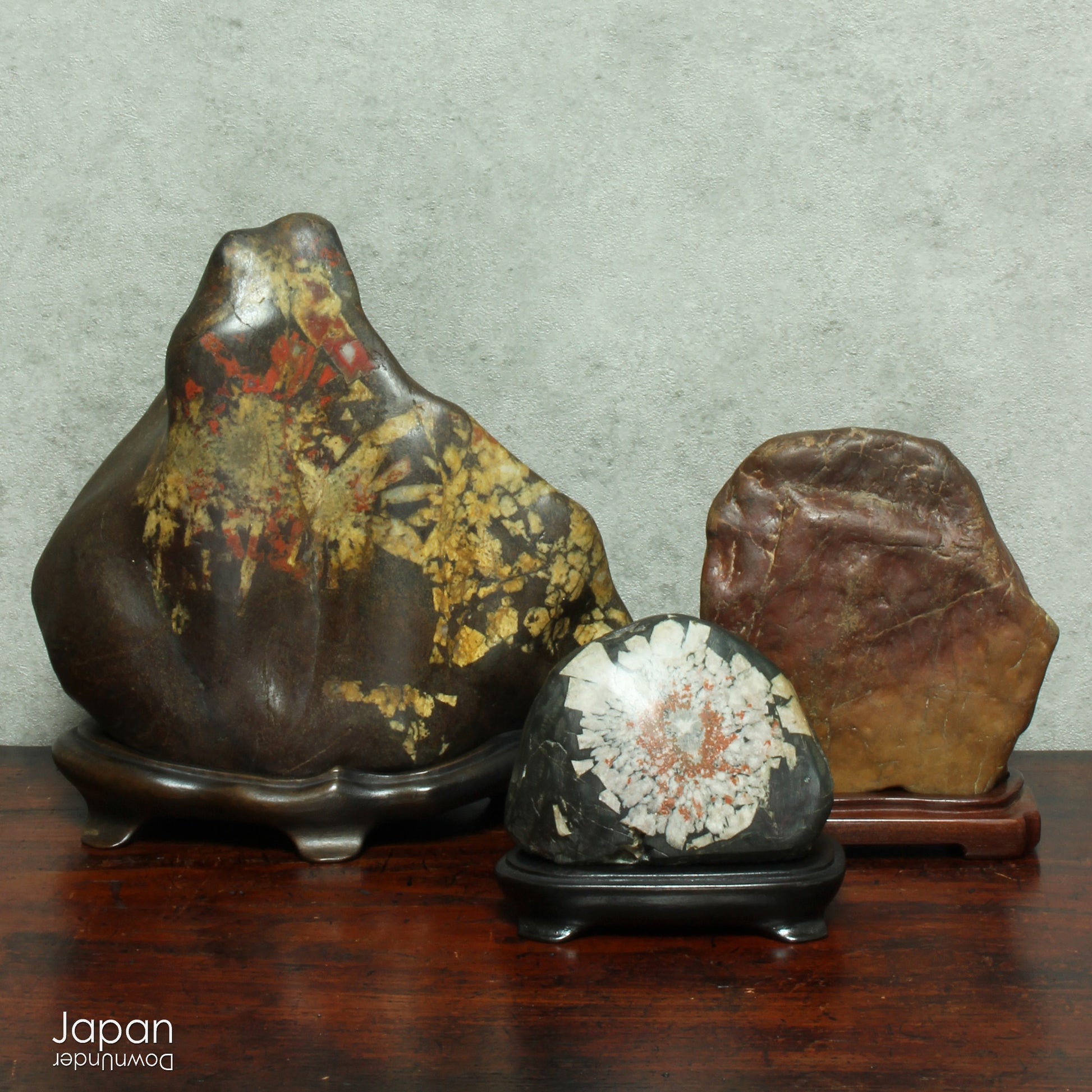 Traditional Japanese stones are classified into a variety of subject categories. There are rugged mountain ranges, mountain peaks from near and afar, snow capped mountains, mountains with waterfalls and lakes, mountain plateaus, coastal rocks with tunnels, human shapes, animal shapes, hut shapes and stones with pictures, to name a few.