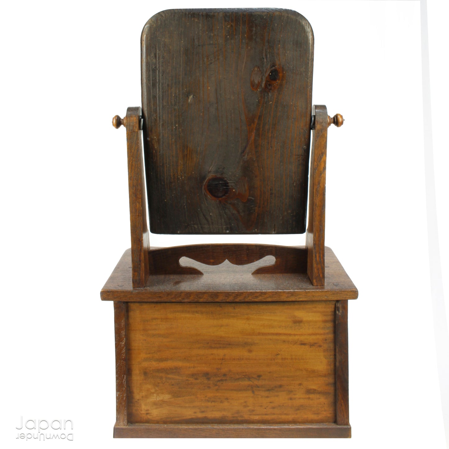 Step into the elegance of the past with this exquisite Kyodai (vanity), a true antique treasure from the 1920s. This delicate piece effortlessly combines history and practicality, perfect for bringing character and charm into modern homes.