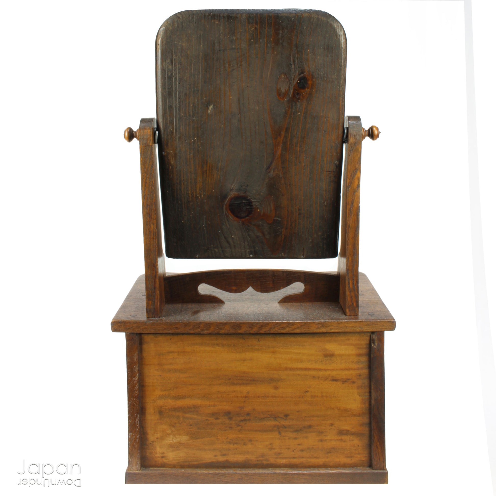 Step into the elegance of the past with this exquisite Kyodai (vanity), a true antique treasure from the 1920s. This delicate piece effortlessly combines history and practicality, perfect for bringing character and charm into modern homes.