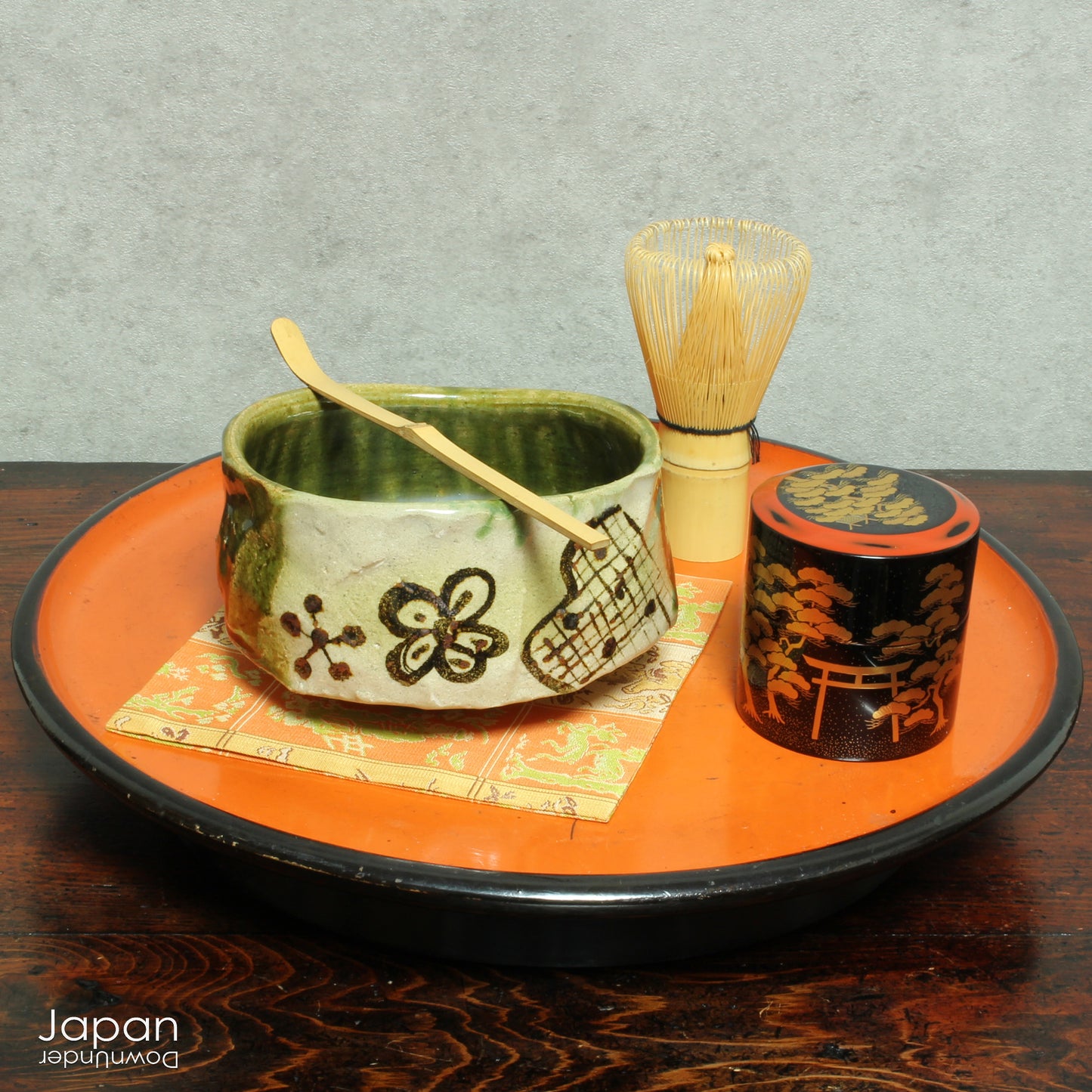 Immerse yourself in the art of tea with this breathtaking green Oribe ware matcha bowl. Handcrafted with delicate flower motifs and a timeless geometric design, this chawan effortlessly blends traditional elegance with natural beauty. The deep, earthy tones and thoughtful glazing make it the perfect addition to any tea ceremony, inviting you to connect with both the past and the present with each sip.
