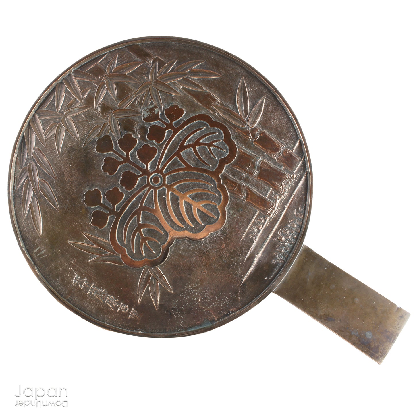 Step into the world of Japanese craftsmanship with this antique bronze mirror from the early 1900s. A captivating blend of history and artistry, it features intricate metalwork that elevates it from a mere functional piece to a cherished treasure.