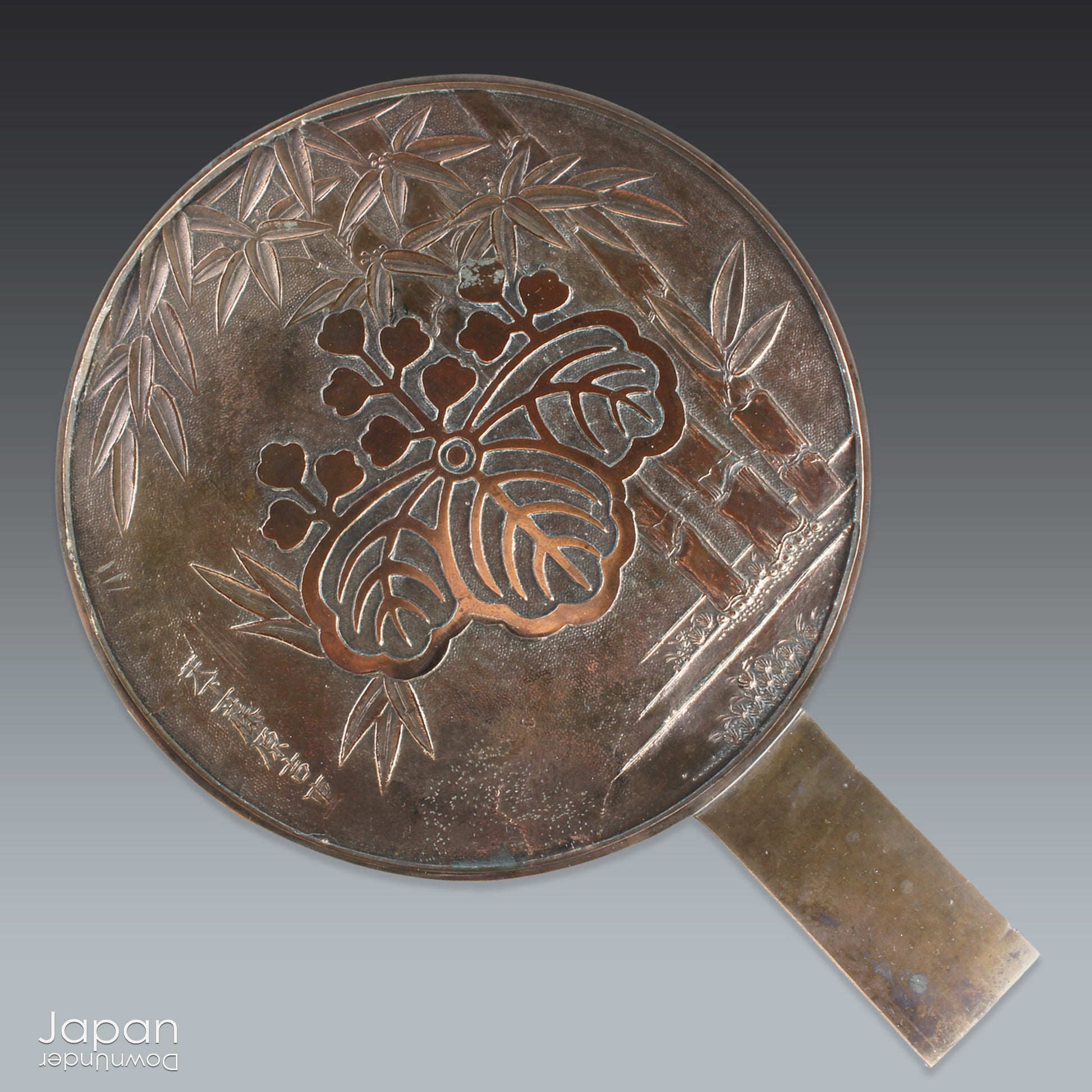 Step into the world of Japanese craftsmanship with this antique bronze mirror from the early 1900s. A captivating blend of history and artistry, it features intricate metalwork that elevates it from a mere functional piece to a cherished treasure.