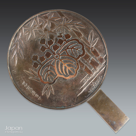 Step into the world of Japanese craftsmanship with this antique bronze mirror from the early 1900s. A captivating blend of history and artistry, it features intricate metalwork that elevates it from a mere functional piece to a cherished treasure.