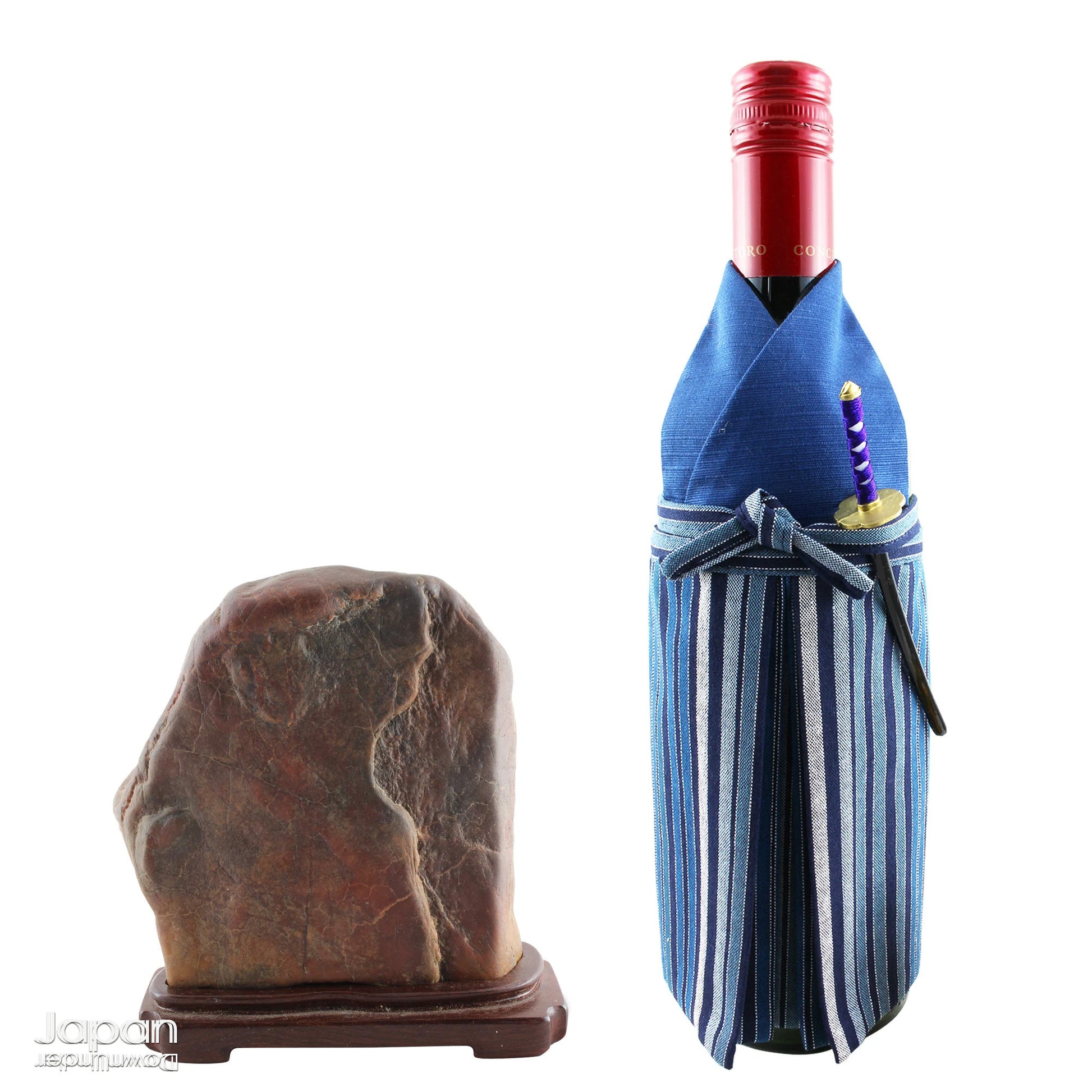 Traditional Japanese stones are classified into a variety of subject categories. There are rugged mountain ranges, mountain peaks from near and afar, snow capped mountains, mountains with waterfalls and lakes, mountain plateaus, coastal rocks with tunnels, human shapes, animal shapes, hut shapes and stones with pictures, to name a few.