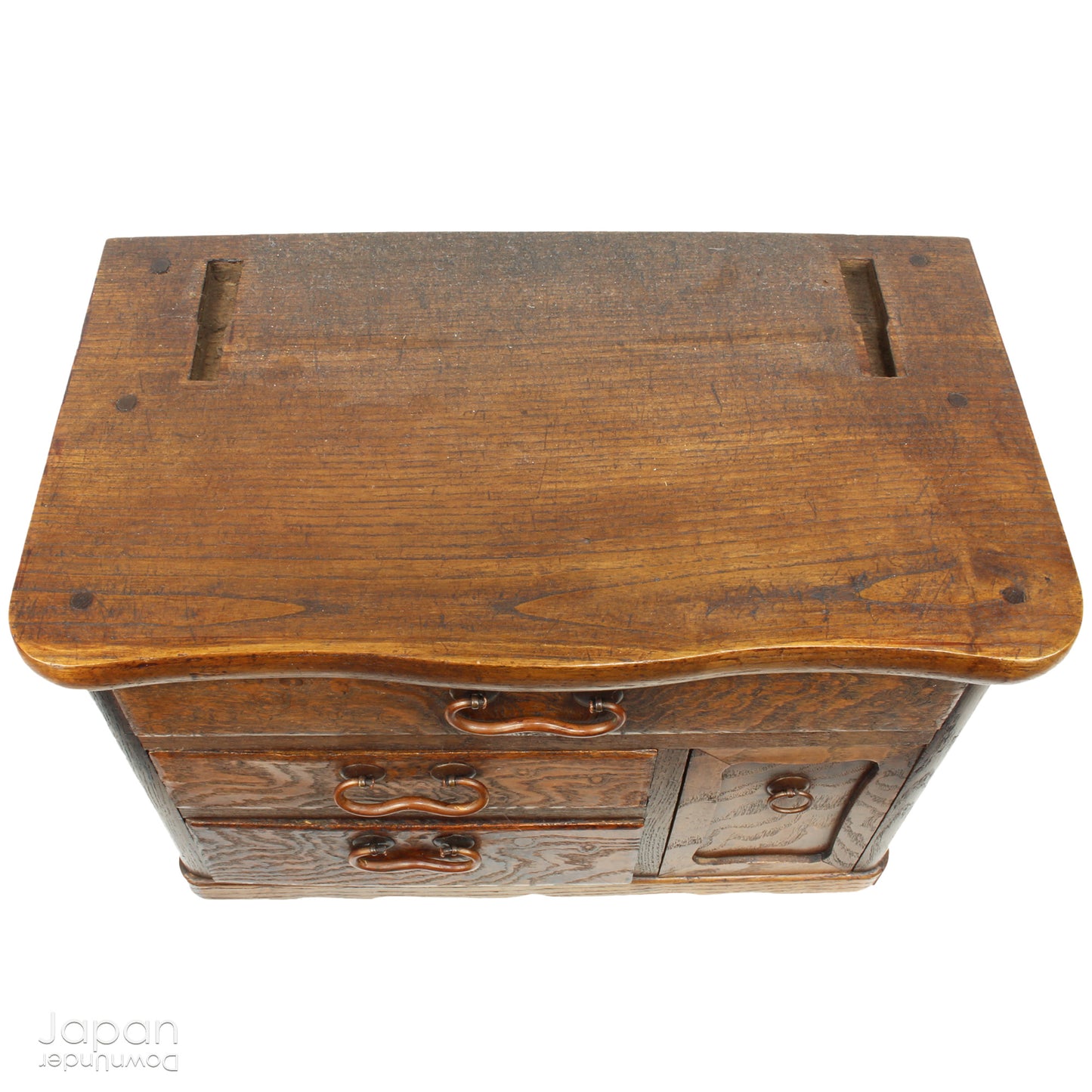 Step into the elegance of the past with this exquisite Kyodai (vanity), a true antique treasure from the 1920s. This delicate piece effortlessly combines history and practicality, perfect for bringing character and charm into modern homes.