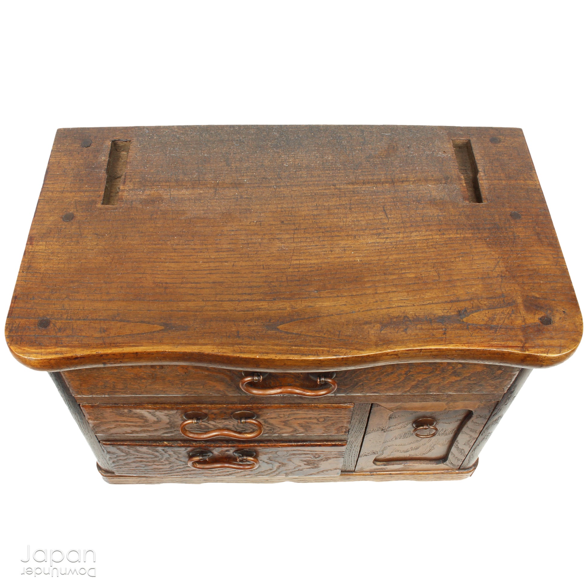 Step into the elegance of the past with this exquisite Kyodai (vanity), a true antique treasure from the 1920s. This delicate piece effortlessly combines history and practicality, perfect for bringing character and charm into modern homes.