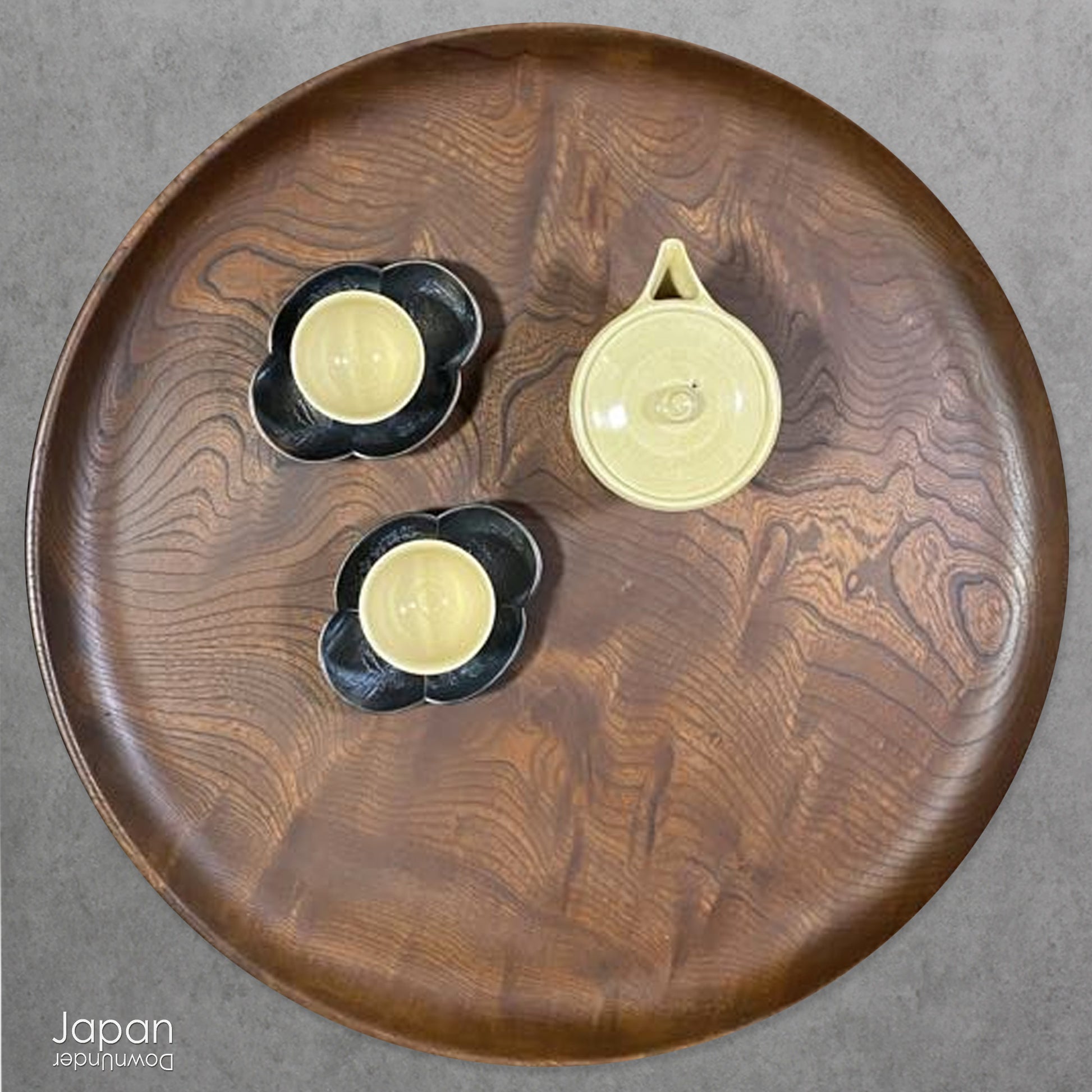 Bring timeless beauty and refined craftsmanship into your home with this very large antique tea tray - a striking piece perfect for tea ceremonies or as a unique decorative accent. Hand-carved from a single cross-section of high-quality zelkova (keyaki) wood, this tray seamlessly blends function and artistry, making it a standout addition to any setting.