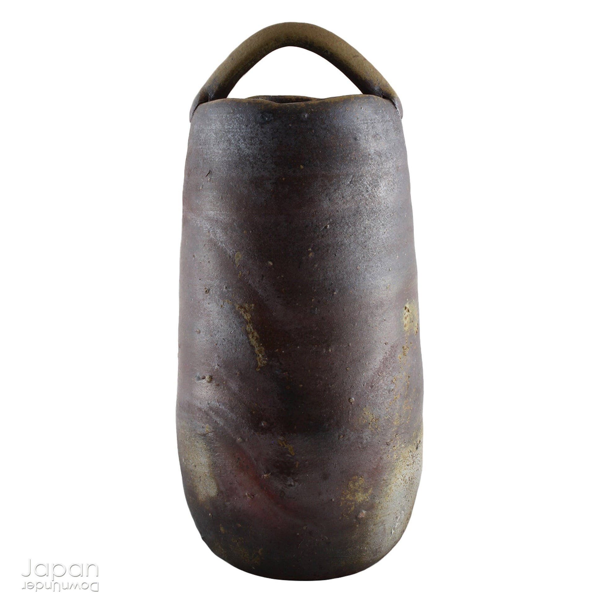 This hanaire - a flower vase used in the Japanese tea ceremony - is crafted in classic Bizen style, known for its unglazed, natural beauty. Bizen ware hails from one of Japan’s six ancient kilns and has been prized for its organic aesthetic and enduring strength since the medieval era.