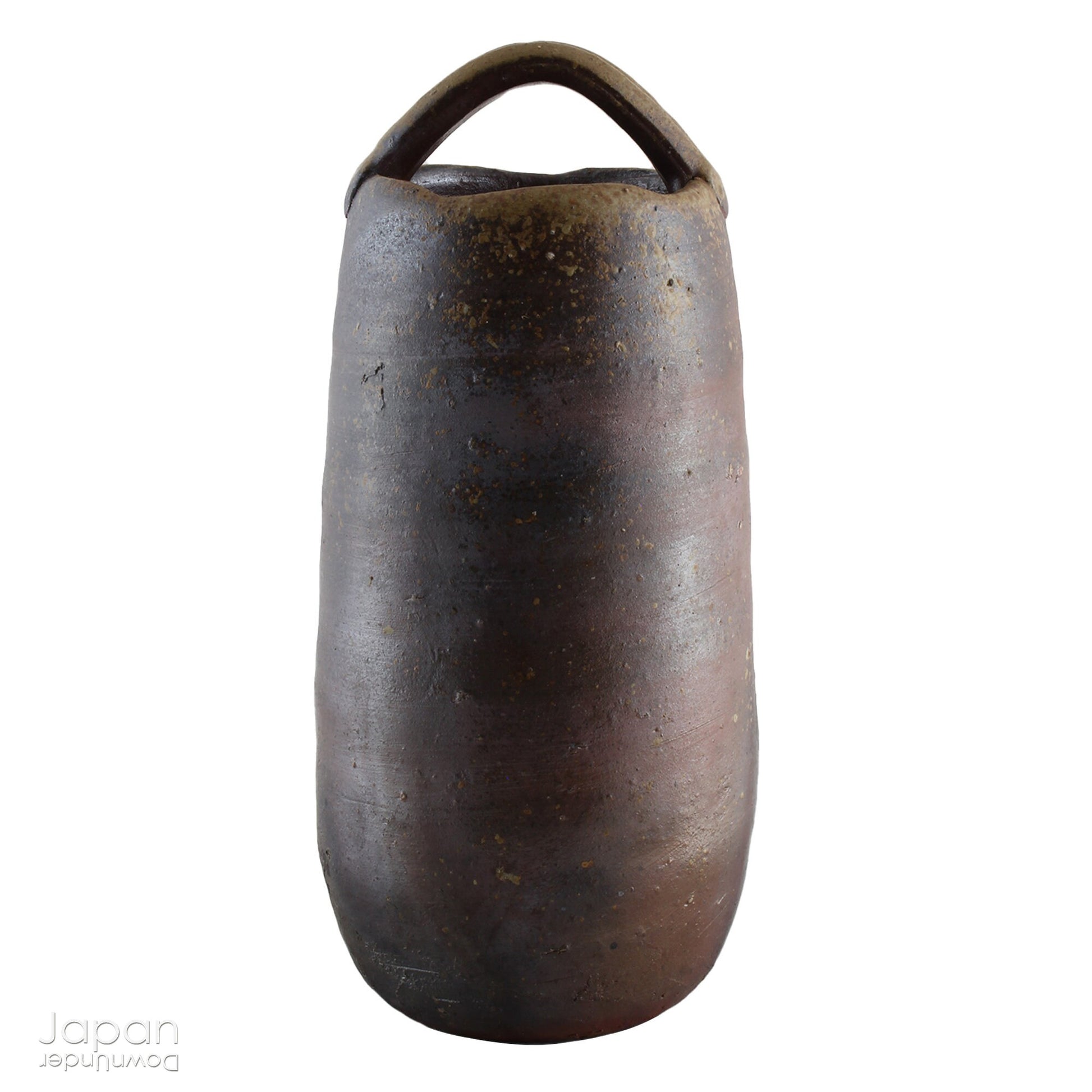 This hanaire - a flower vase used in the Japanese tea ceremony - is crafted in classic Bizen style, known for its unglazed, natural beauty. Bizen ware hails from one of Japan’s six ancient kilns and has been prized for its organic aesthetic and enduring strength since the medieval era.