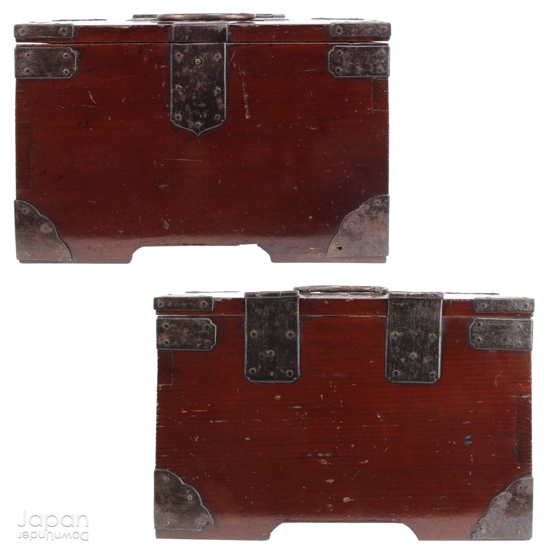 Add a touch of timeless elegance to your decor with this exquisite Japanese antique Suzuribako (accounting box). This medium-sized chest is a stunning blend of functionality and artistry, showcasing beautiful lacquer work and delicate metal fittings. A perfect way to store your cherished small items in a piece of history that doubles as an eye-catching conversation starter.